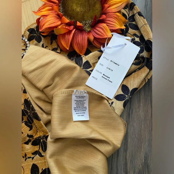 🦋B2G1🦋UNIQUE VINTAGE Gold Velvet Wide Collar & Bow Top NWT | LARGE | - Picture 10 of 12